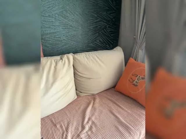 -Molly- from BongaCams